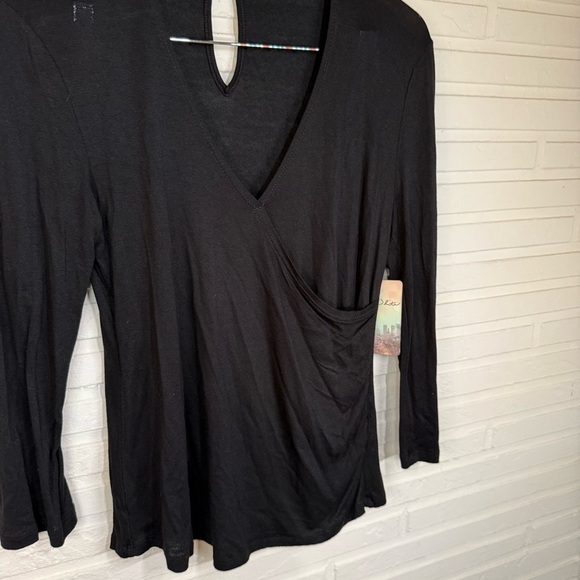 Lily White Black Long Sleeved Jeweled Choker Neckline Top, Women’s Size Large - Picture 3 of 9